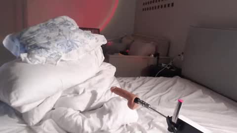 Snapshot of badsusan chatting on 09-16-25, 03:13 Susie  online every day except weekends    lets use FACK MACHINE in pvt online show from 09-16-25, 03:13