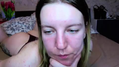 Snapshot of baiambel_mi chatting on 04-27-26, 03:43 holly online show from 04-27-26, 03:43