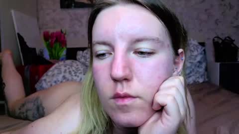 Snapshot of baiambel_mi chatting on 05-03-26, 05:30 holly online show from 05-03-26, 05:30