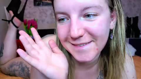 Snapshot of baiambel_mi chatting on 05-16-26, 02:16 holly online show from 05-16-26, 02:16