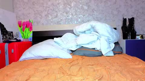 Snapshot of baiambel_mi chatting on 05-19-26, 03:40 holly online show from 05-19-26, 03:40