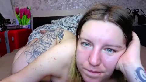 Snapshot of baiambel_mi chatting on 06-13-26, 03:43 holly online show from 06-13-26, 03:43