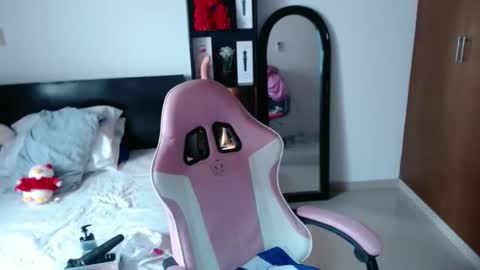 Snapshot of bailarina_atrevida chatting on 10-31-25, 03:24 sandra online show from 10-31-25, 03:24