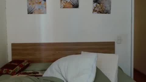 Snapshot of baltazardupont chatting on 12-17-24, 03:17 Andres - online show from 12-17-24, 03:17