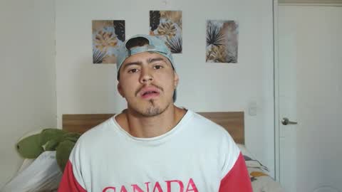 Snapshot of baltazardupont chatting on 01-28-25, 12:32 Andres - online show from 01-28-25, 12:32