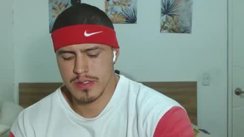 Snapshot of baltazardupont chatting on 02-05-25, 02:40 Andres - online show from 02-05-25, 02:40