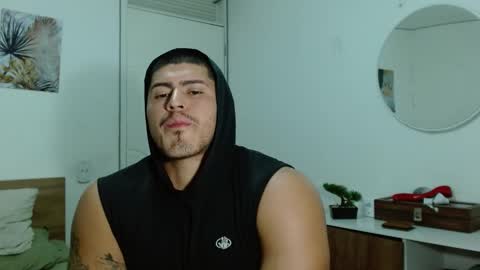 Snapshot of baltazardupont chatting on 02-20-25, 02:40 Andres - online show from 02-20-25, 02:40