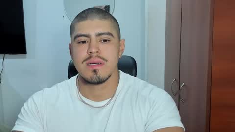 Snapshot of baltazardupont chatting on 11-25-25, 09:42 Andres - online show from 11-25-25, 09:42