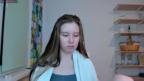 Snapshot of bam_bi chatting on 10-26-25, 12:27 Kira online show from 10-26-25, 12:27