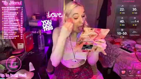 Snapshot of bambibimbosparkles chatting on 06-01-26, 03:30 Bambi Sparkles TS online show from 06-01-26, 03:30