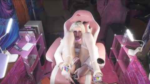 Bambi Bubbles online show from 01-31-25, 01:23