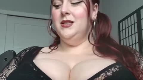 Snapshot of bambixxlynn chatting on 07-08-26, 10:58 bambixxlynn online show from 07-08-26, 10:58