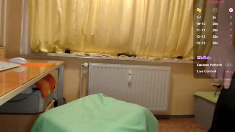 Snapshot of banschie chatting on 11-21-25, 07:56 online show from 11-21-25, 07:56