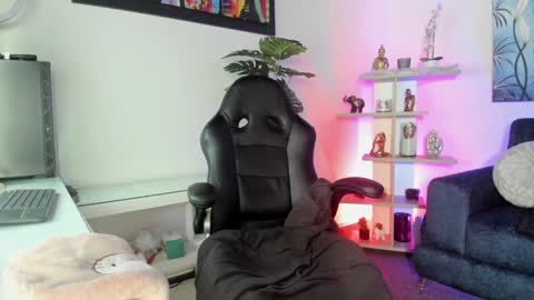 Snapshot of baphy_baby chatting on 01-22-25, 01:20 Gabi online show from 01-22-25, 01:20