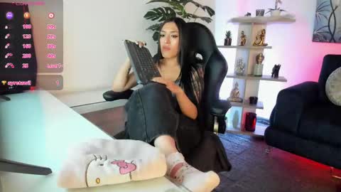 Snapshot of baphy_baby chatting on 09-25-25, 07:39 Gabi online show from 09-25-25, 07:39