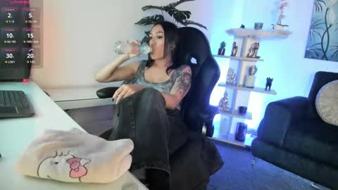 Snapshot of baphy_baby chatting on 10-18-25, 07:14 Gabi online show from 10-18-25, 07:14