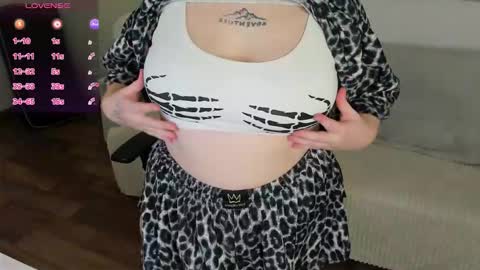 Snapshot of barbara_ferrarri chatting on 11-26-25, 10:05 Barbara online show from 11-26-25, 10:05