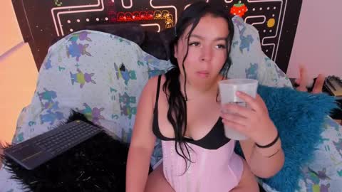 Snapshot of barbara_honey chatting on 12-18-24, 05:10 Barbara online show from 12-18-24, 05:10