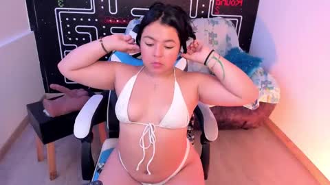 Snapshot of barbara_honey chatting on 02-17-25, 04:04 Barbara online show from 02-17-25, 04:04