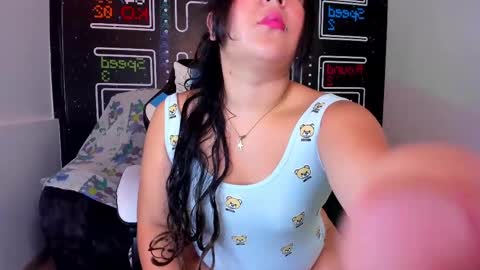 Snapshot of barbara_honey chatting on 02-26-25, 12:47 Barbara online show from 02-26-25, 12:47