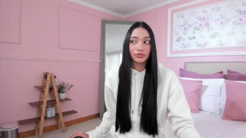 Snapshot of barbara_noa chatting on 12-16-25, 12:21 Barbara Noa online show from 12-16-25, 12:21