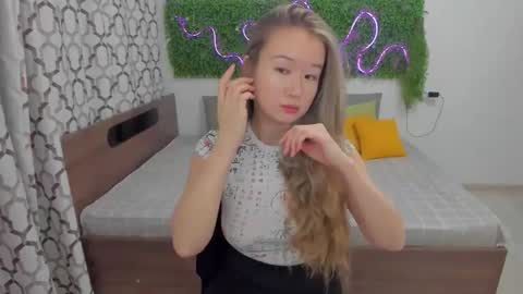 Snapshot of barbaramiles chatting on 01-15-25, 10:49 Barbara online show from 01-15-25, 10:49