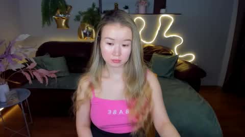 Snapshot of barbaramiles chatting on 02-22-25, 09:56 Barbara online show from 02-22-25, 09:56