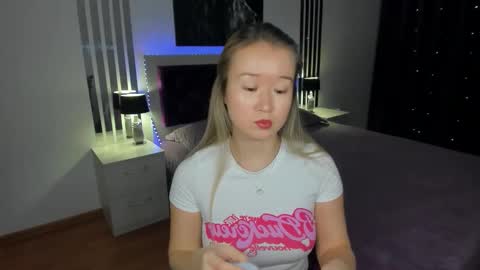 Snapshot of barbaramiles chatting on 11-30-25, 12:53 Barbara online show from 11-30-25, 12:53