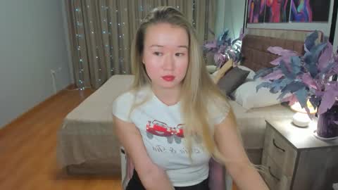 Snapshot of barbaramiles chatting on 12-14-25, 10:53 Barbara online show from 12-14-25, 10:53