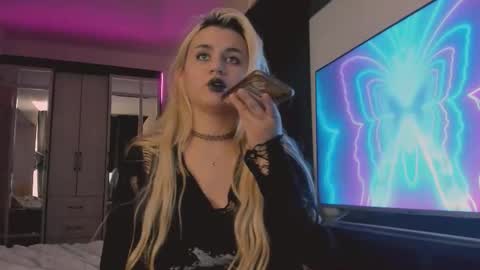 Snapshot of barbarasiren chatting on 09-24-25, 04:10 barbarasiren online show from 09-24-25, 04:10