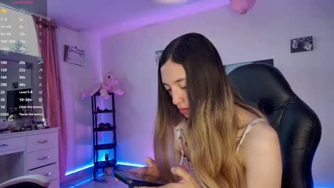 Snapshot of barbie20_ chatting on 05-11-26, 12:44 sexy Barbie online show from 05-11-26, 12:44