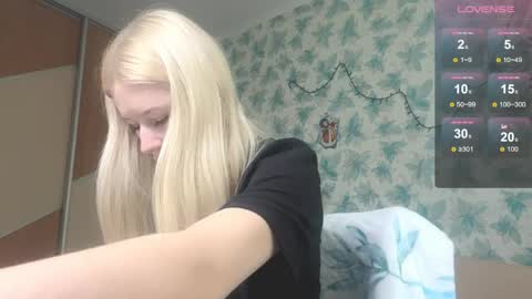 Snapshot of barbie_angel_ chatting on 03-18-26, 01:03 Barbie online show from 03-18-26, 01:03