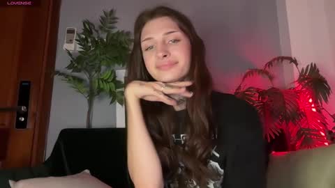 Snapshot of barbie_bi chatting on 02-03-25, 02:55 My name is Molly. Please say hello I like talking to you. If you have any wishes or obscene desires please use the tip menu online show from 02-03-25, 02:55