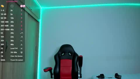 Nicolle  online show from 11-06-25, 04:57