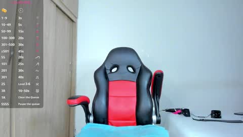 Nicolle  online show from 12-15-25, 04:06