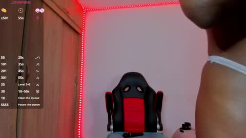 Snapshot of barbie_ebony_ chatting on 05-28-26, 12:35 Nicolle online show from 05-28-26, 12:35