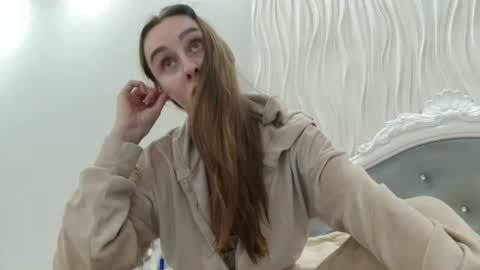 Snapshot of barbie_giirls_ chatting on 03-23-26, 08:35 Kate online show from 03-23-26, 08:35