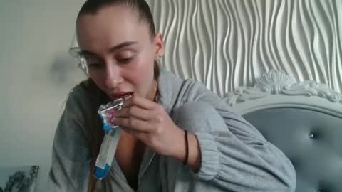 Snapshot of barbie_giirls_ chatting on 04-06-26, 01:56 Kate online show from 04-06-26, 01:56
