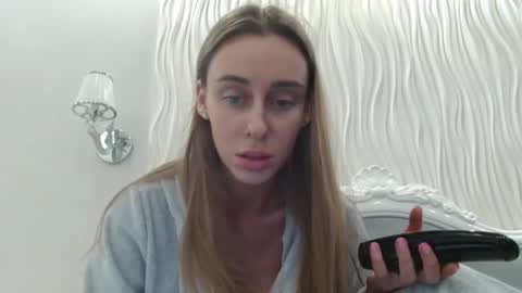 Snapshot of barbie_giirls_ chatting on 04-14-26, 06:36 Kate online show from 04-14-26, 06:36