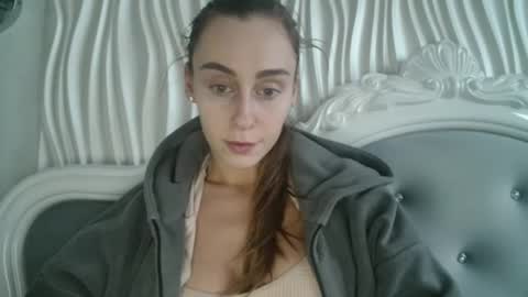 Snapshot of barbie_giirls_ chatting on 04-28-26, 04:45 Kate online show from 04-28-26, 04:45