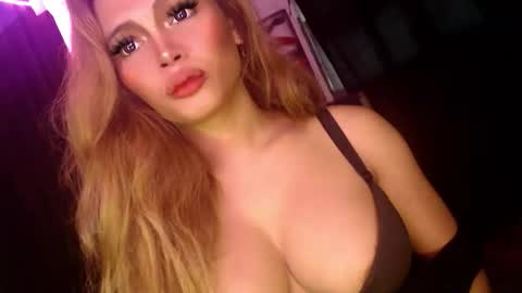 Snapshot of barbie_ivana chatting on 12-17-25, 01:55 barbei online show from 12-17-25, 01:55