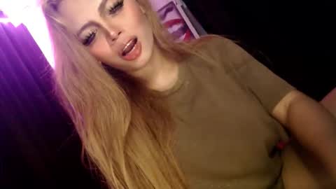 Snapshot of barbie_ivana chatting on 12-17-25, 11:33 barbei online show from 12-17-25, 11:33