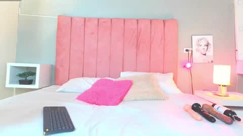 Snapshot of barbie_lorens chatting on 04-09-26, 11:48 Barbie lorens online show from 04-09-26, 11:48