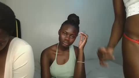 queen online show from 09-25-25, 01:20