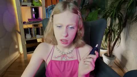 Snapshot of barbie_richy chatting on 10-19-25, 05:19 barbie_richy online show from 10-19-25, 05:19