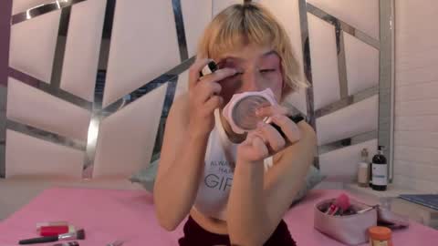 Snapshot of barbieambarx chatting on 05-11-26, 01:50 Barbie online show from 05-11-26, 01:50