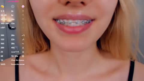 Mia online show from 07-09-26, 02:32