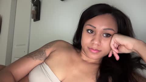 Snapshot of baristachicka28 chatting on 02-08-25, 07:27 chicka online show from 02-08-25, 07:27