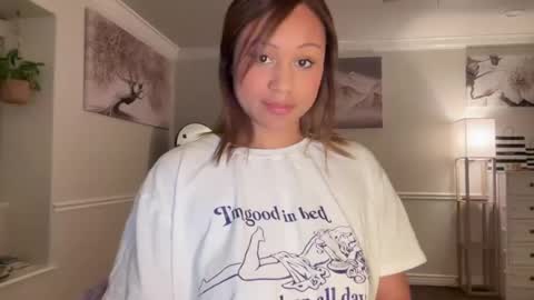 Snapshot of baristachicka28 chatting on 07-29-26, 05:16 chicka online show from 07-29-26, 05:16