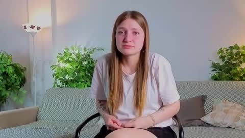 Snapshot of barrieyounkers chatting on 11-27-25, 01:29 Elise online show from 11-27-25, 01:29